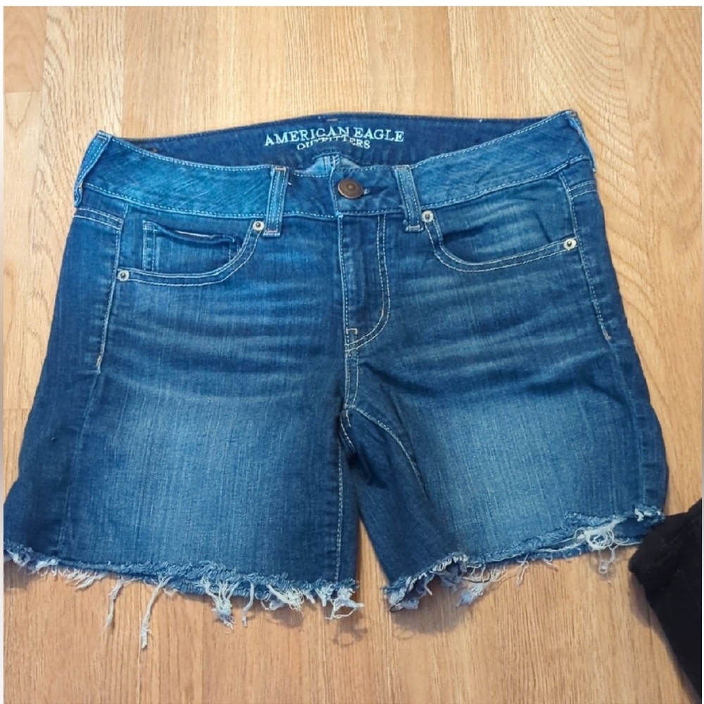 🦅✨ American Eagle Midi Cutoff Denim Shorts | Size 8 🦅✨
